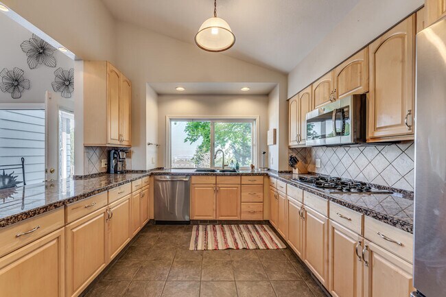 Building Photo - 2320 Overlook Ct
