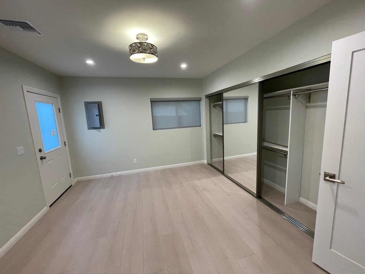 Master Bedroom and private entry, large closet - 4131 Chevy Chase Dr
