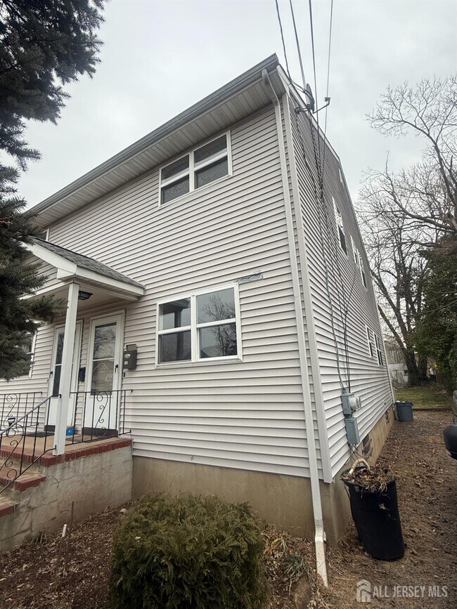 Building Photo - 710-712-712 Drake Ave