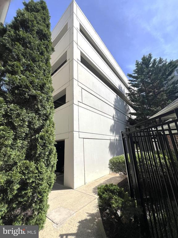 Building Photo - 12953 Centre Park Cir