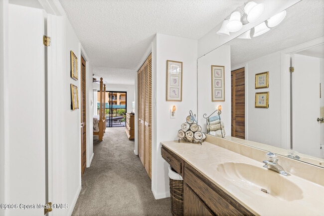 Building Photo - 8494 Ridgewood Ave