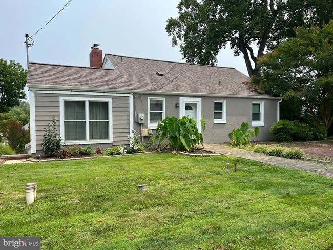 Building Photo - 504 Walnut Dr