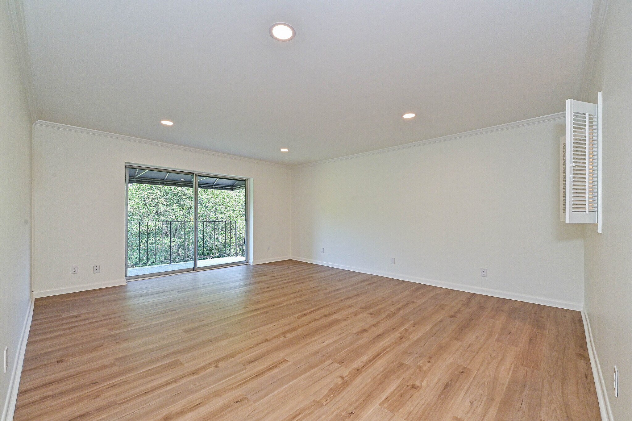 Building Photo - 1323 Queens Rd