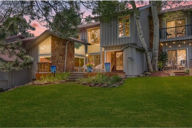 Building Photo - Exquisite Townhome in Hiwan on Golf Course!