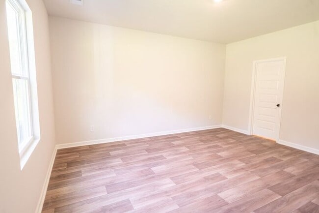 Building Photo - 142 Geranium Wy