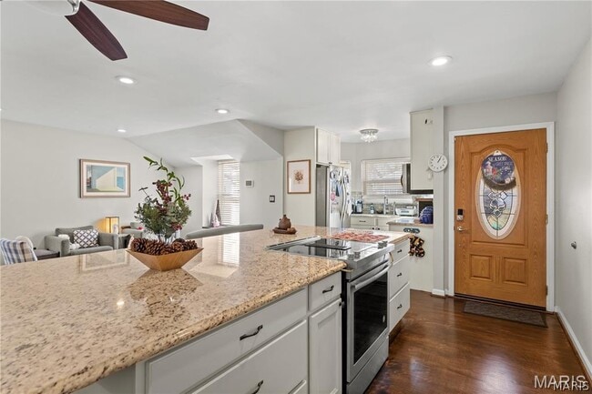 Building Photo - 712 Oak Hollow Ct