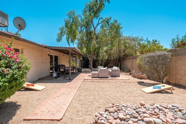 Building Photo - 5114 S Dorsey Ln