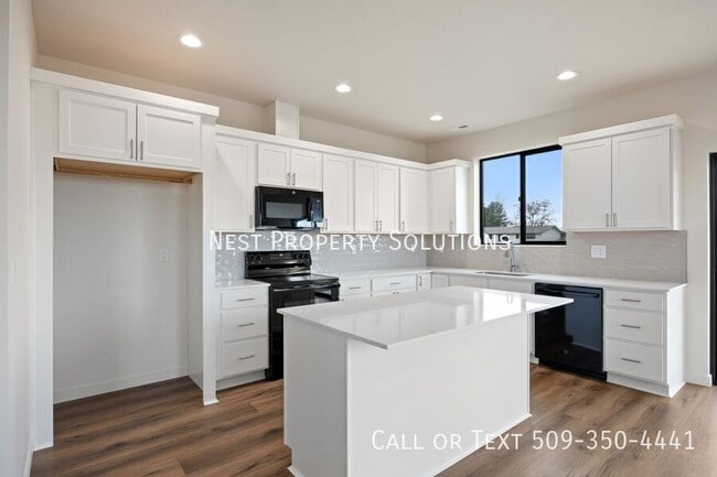 Building Photo - 601 S Dorsing St