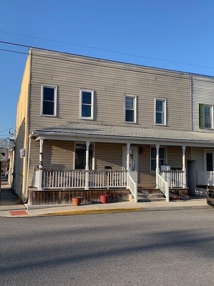 Building Photo - 102 Newark St