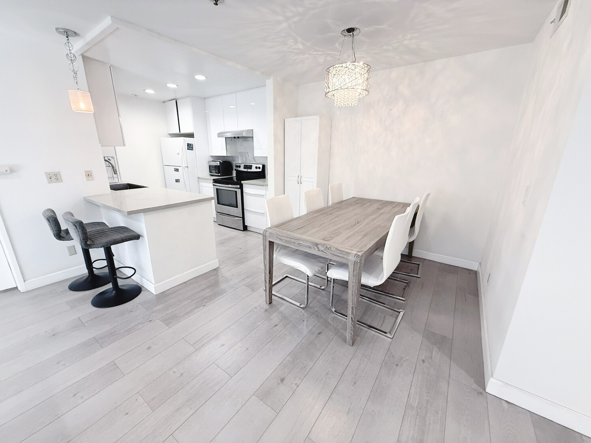 Building Photo - 222 S Central Ave