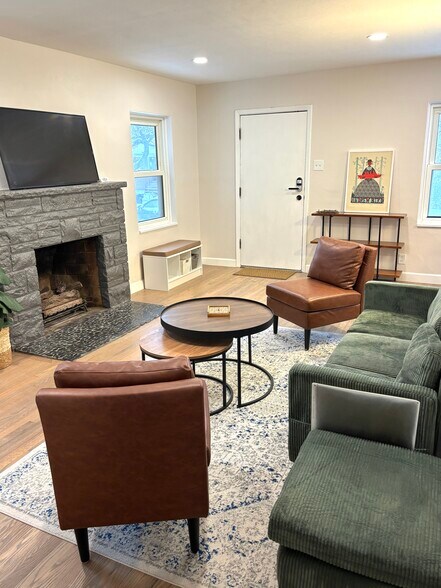 Building Photo - 5025 Lenox Ave