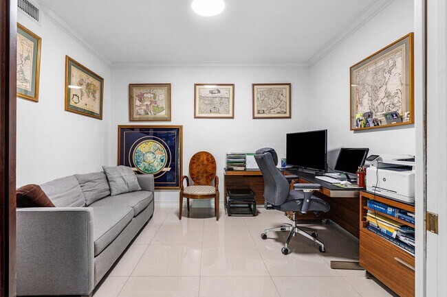 Building Photo - 500 SE Mizner Blvd