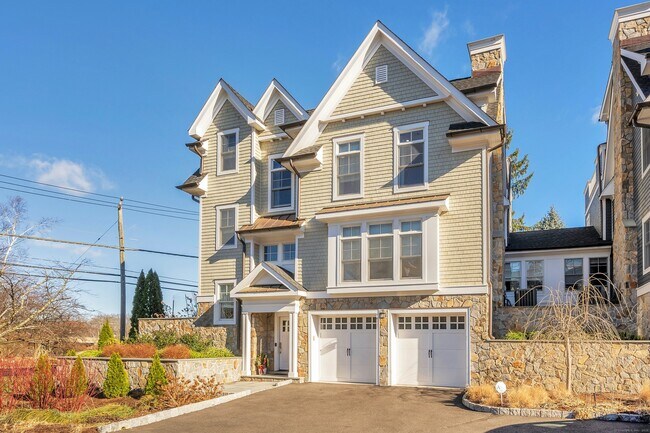 Building Photo - 1 Home Pl