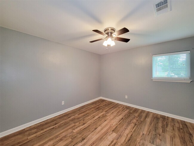 Building Photo - 5846 Ettrick Dr