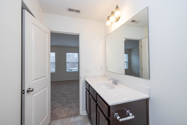 Building Photo - 2BR/2.5BA Townhome in Pineville- Tucked in...