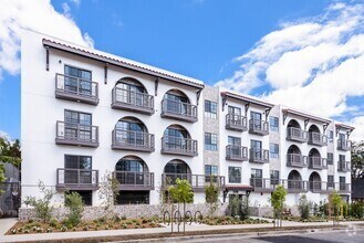 Building Photo - Formosa Fountain by Wiseman