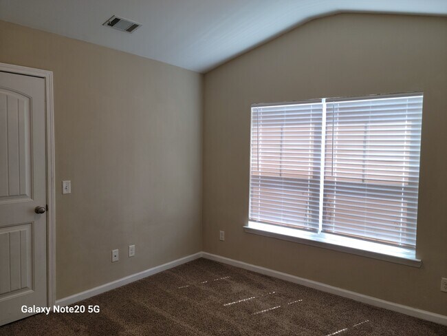 Building Photo - 104 Clydesdale Ct