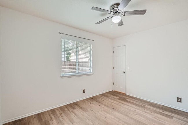 Building Photo - 6937 Sabrina Dr