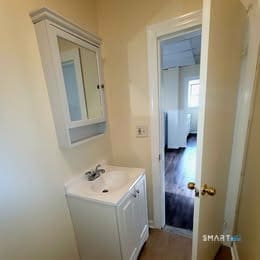 Building Photo - 28 Wilson St