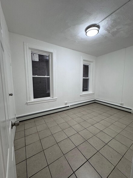 Building Photo - 373 Morris Ave