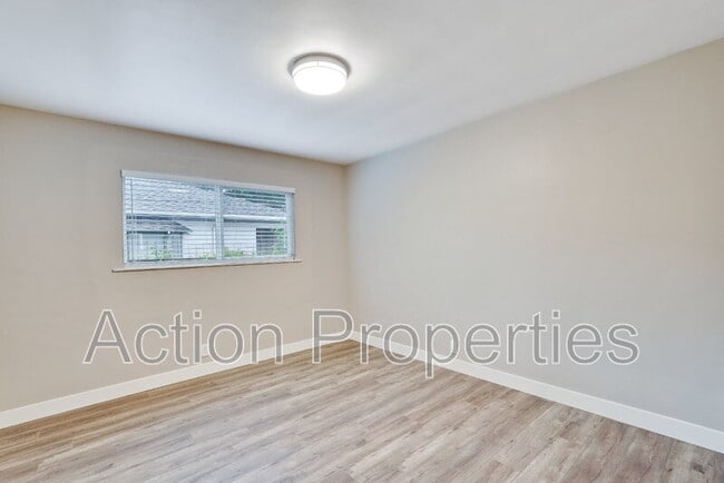 Building Photo - 681 S 13th St