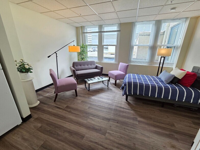 Interior Photo - Sixth & Pine Building