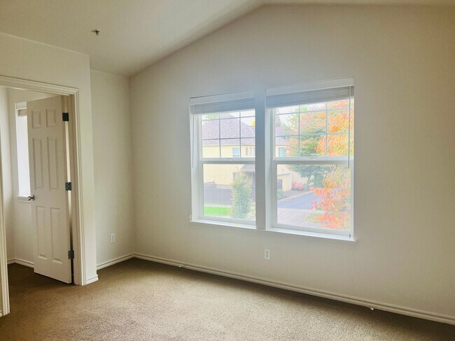 Building Photo - Wilsonville Villebois Community Offers Spacious End Unit Town Home