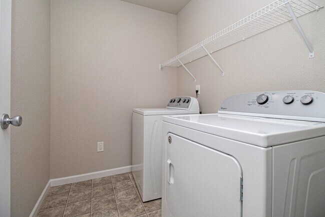 Building Photo - Immediate Occupancy Available!