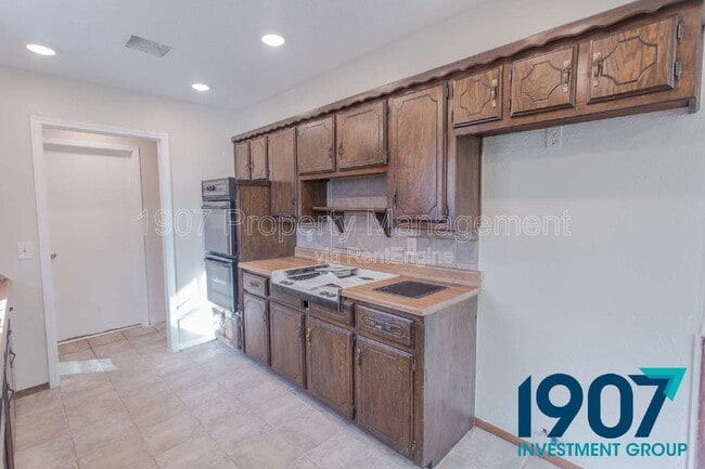 Building Photo - 1008 NW 7th Pl