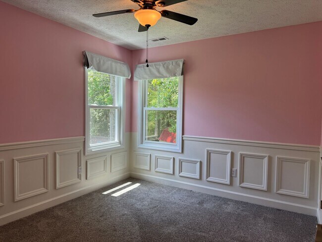 Building Photo - 116 Realini Dr