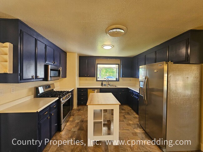 Building Photo - Spacious 3-Bedroom House with Gated Pool i...