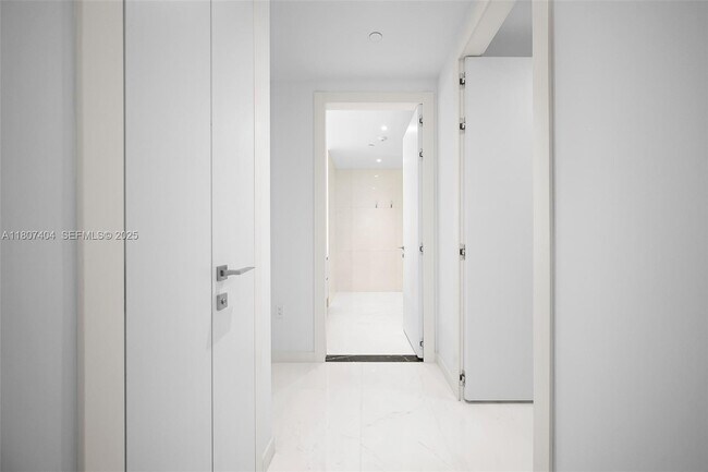 Building Photo - 300 Biscayne Blvd Way