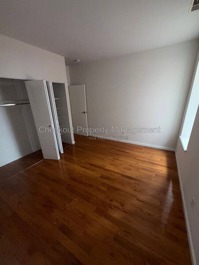 Building Photo - 5535 Pershing Ave