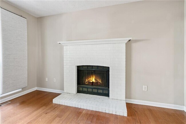 Building Photo - 1333 Laura Ln