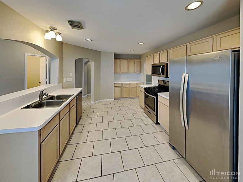 Building Photo - 7719 Trophy Pl Dr