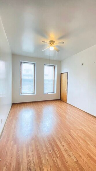 Building Photo - 725 N Ada St