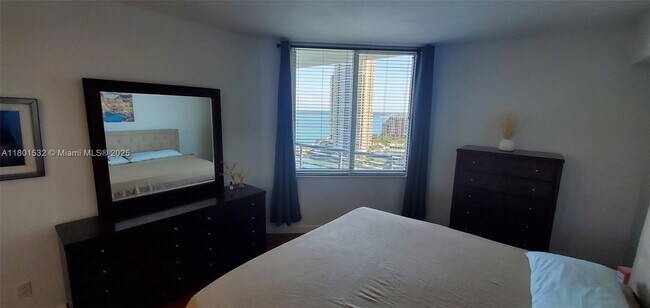 Building Photo - 335 S Biscayne Blvd