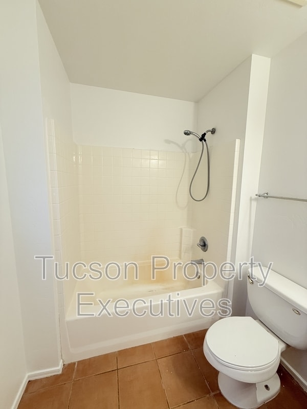 Building Photo - 440 E 23rd St