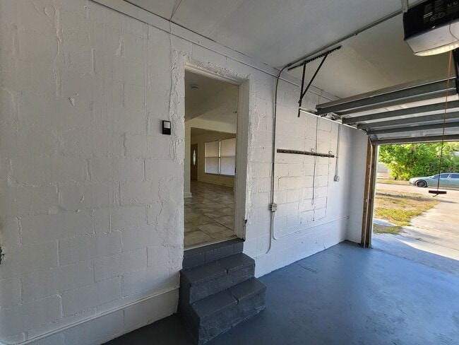 Building Photo - Stunning Corner-Lot Rental: 4BR/2BA with Courtyard