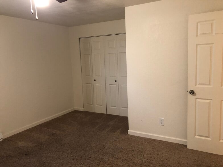 bedroom - 227 Dorn Ave