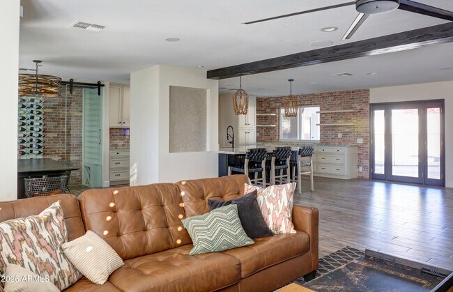 Building Photo - 2016 E State Ave