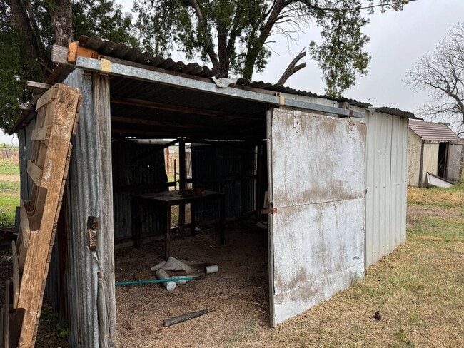 Building Photo - 5 Bed 2 Bath Home w/ 6.14 Acres In Iowa Park ISD.