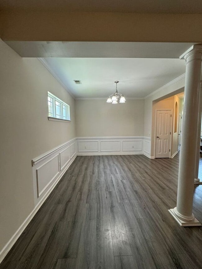 Building Photo - 670 Summer Hill Way