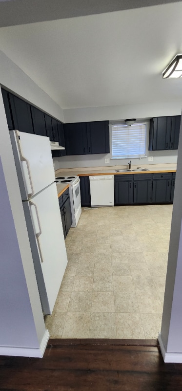 Building Photo - 300 Cottonwood Ln