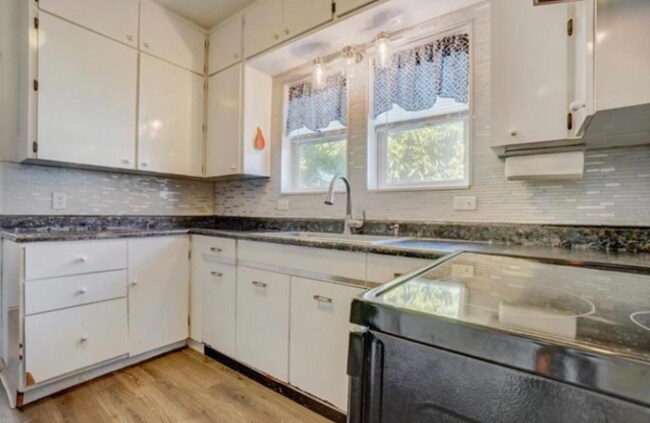 Building Photo - 507 North Dr