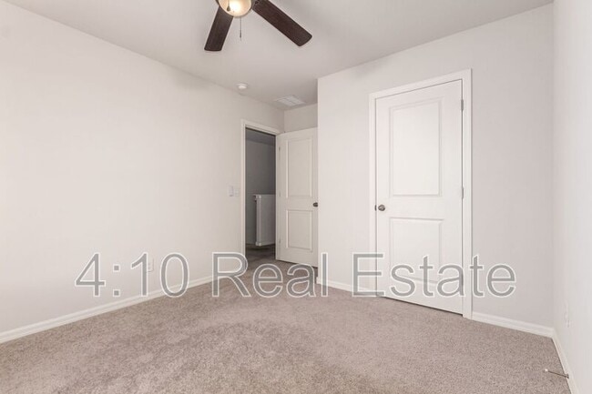 Building Photo - 142 W Impala Dr