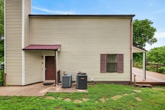 Building Photo - 921 Kingsbury Dr