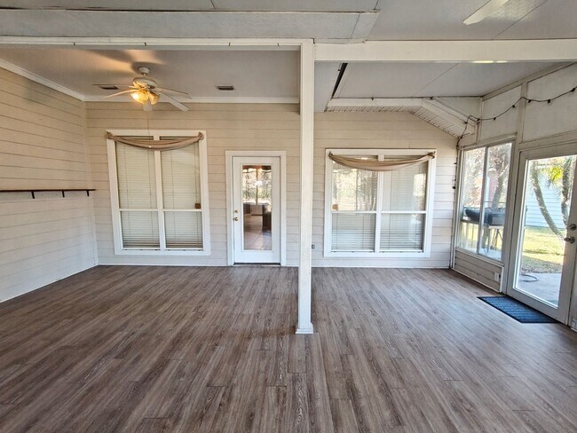 Building Photo - Florida Living at Its Best – 3BR Home with Hot Tub & Resort Amenities