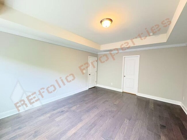 Building Photo - 713 Newlyn Dr