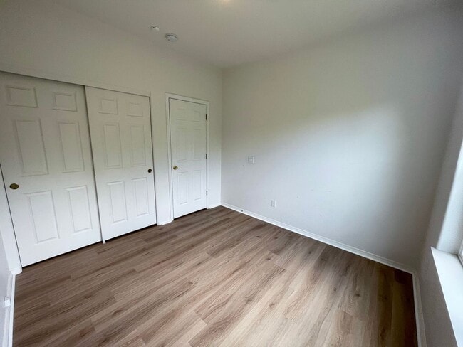 Building Photo - Fantastic Bethany Home with Attached Garag...
